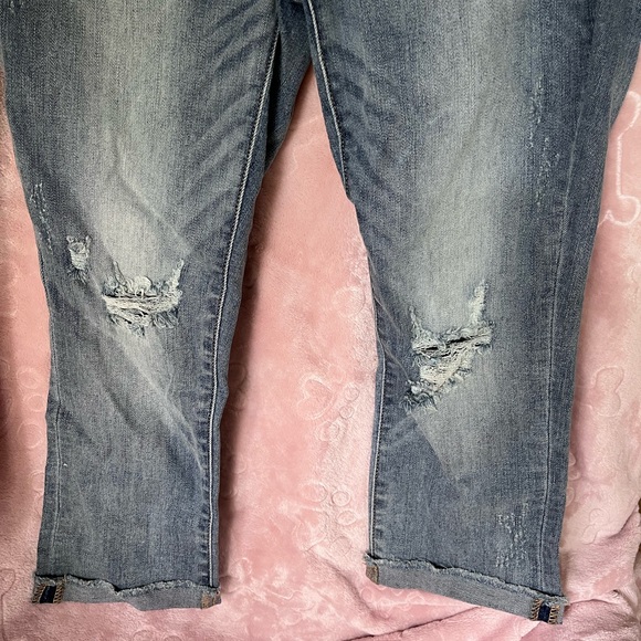 Judy Blue skinny distressed capris - Picture 4 of 5
